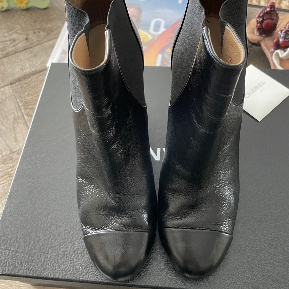 CHANEL black patent leather boots. PRICE FIRM - Picture 4 of 10